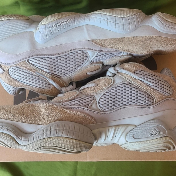 Addidas Yeezy 500 - Salt 2018 (Model ART EE7287) size 11. Pre-owned - Picture 5 of 6